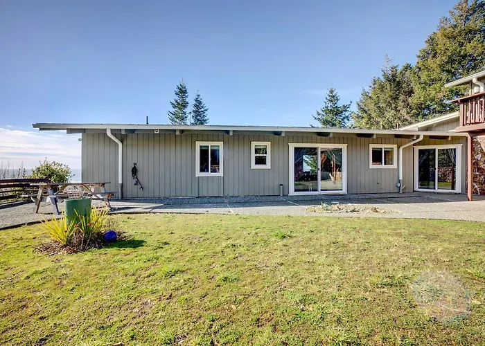 'Ocean Vista' Gold Beach Getaway!