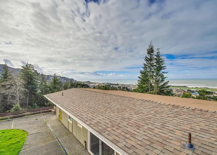 Ocean-View Oregon Coast Vacation Rental W/ Deck