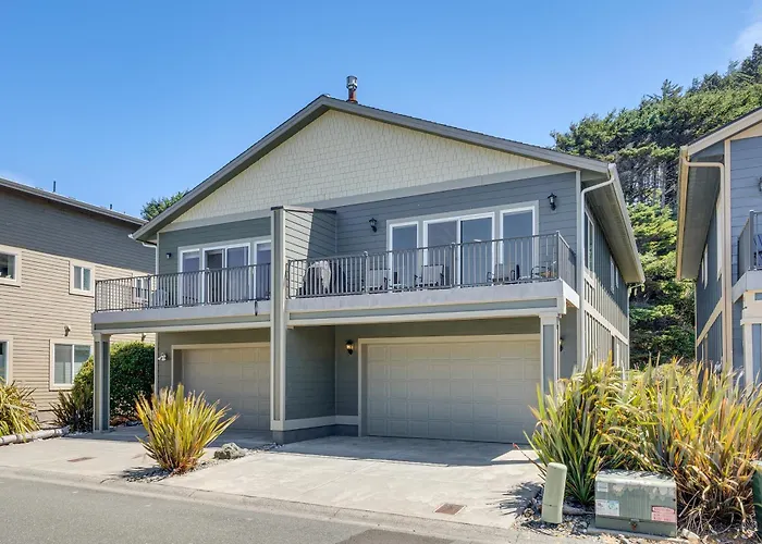 Steps To Shore: Home W/ Hot Tub In Gold Beach