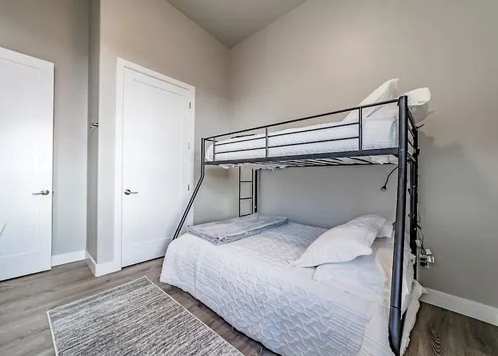 Luxe & Modern Getaway Near Otter Point With Ocean Views Central Ac & Wifi